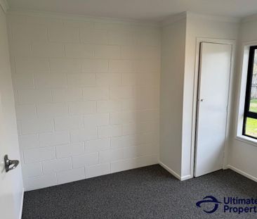 Fully Renovated Apartment - Photo 2