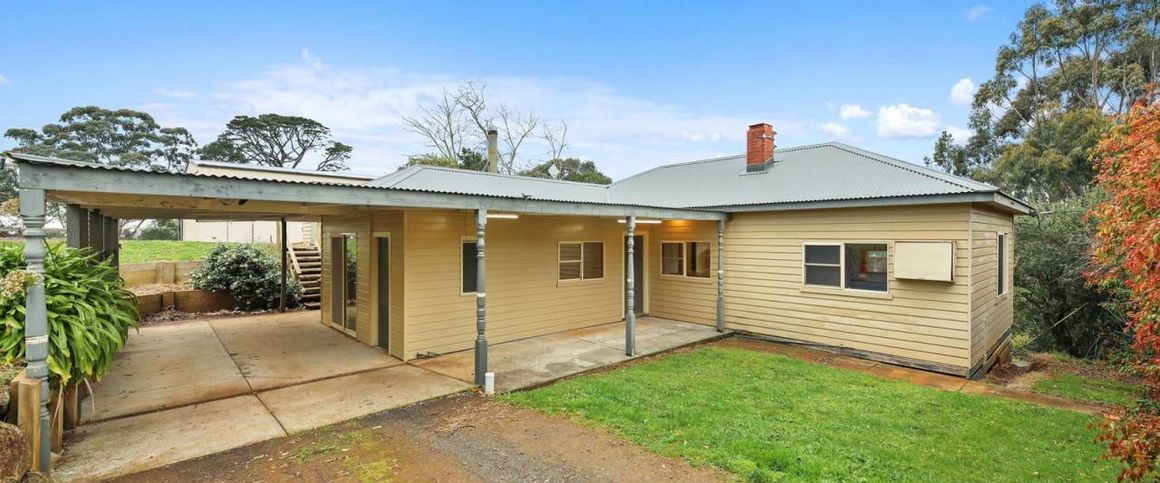 4434m2 Home with Large Shed - Photo 1