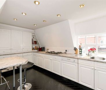 Unique character property in prestigious gated mansion conversion - Photo 6