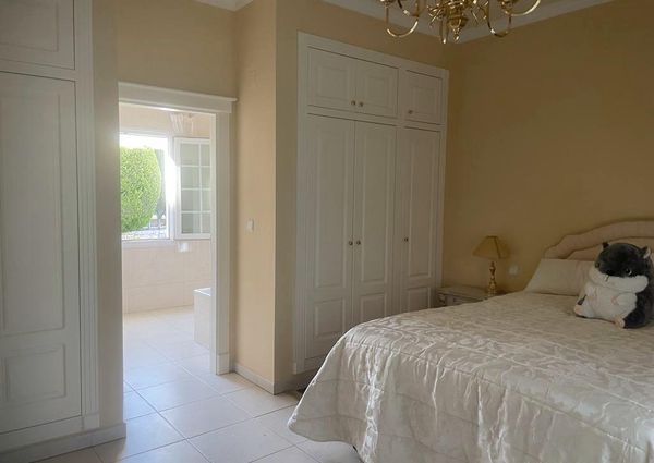 FOR RENT: SPACIOUS AND ELEGANT VILLA IN MORAIRA with 4 bedrooms for LONG TERM