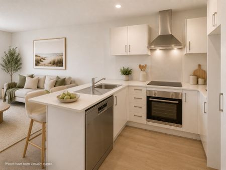 Three-Bedroom Townhouse | Garage + Extra Carpark | Bayfair - Photo 4