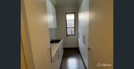 Comfortable Attractive Family Home on Private Block - Photo 4