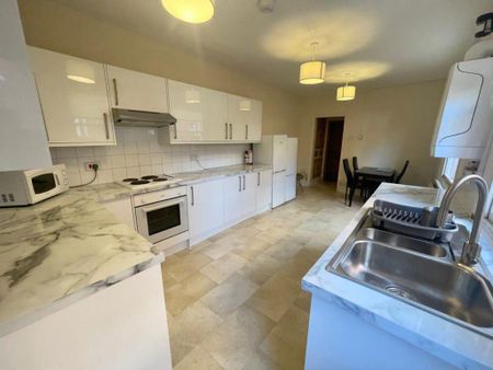 4 bedroom terraced house to rent - Photo 4
