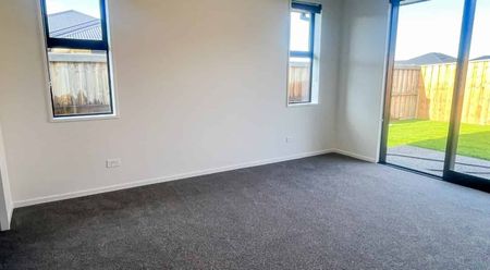 Near New Spacious 4 Bedroom Home in Westwood! - Photo 5