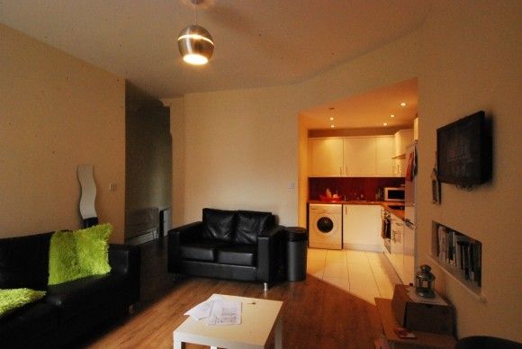 3 Bed - Amble Grove, Sandyford - Photo 1