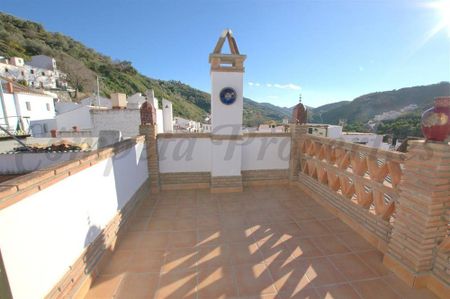 Townhouse in Árchez, Inland Andalucia at the foot of the mountains - Photo 4