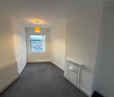 Flat Above 12 Askern Road, Bentley , Doncaster, DN5 - Photo 3