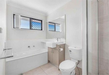 3 BED 2 BATH 2 CAR TOWNHOUSE, ULTRA HIGH SPEED INTERNET - Photo 4