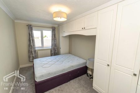 2 bedroom flat to rent - Photo 4