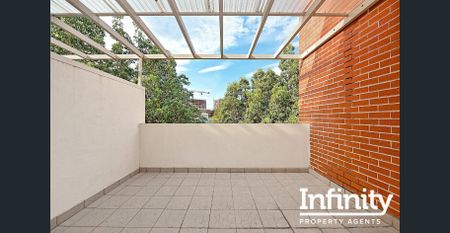 Spacious 2-Bedroom Apartment available for rent in the heart of Homebush! - Photo 2