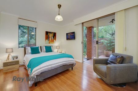 Comfortable Family Home in Convenient Location - Photo 5