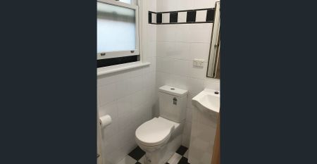 Modern Garden Apartment in a Charming Victorian Mansion - Photo 5