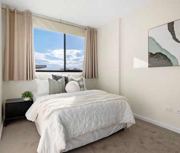 Stylish Apartment with Wraparound Views - Photo 5