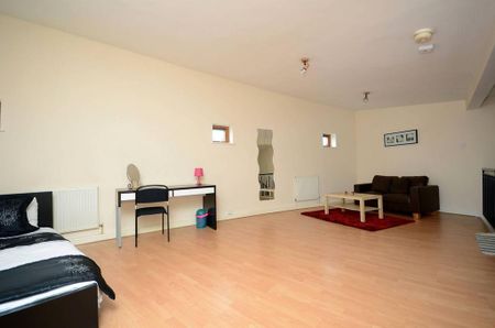 3 bedroom flat to rent - Photo 5