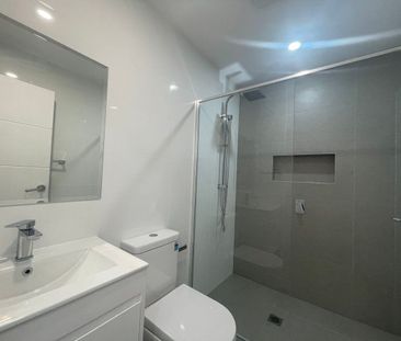 Near New Stunning 4-Bedroom Townhouse For Rent - Photo 6