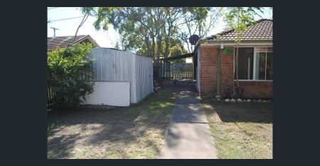 Comfortable living close to everyday amenities - Photo 2