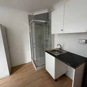 Studio Flat, Carlyon Road, HA0 - Photo 3