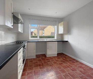 2 bedroom semi-detached bungalow to rent - Photo 6