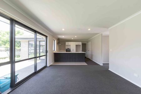 Executive Family Home - Photo 2