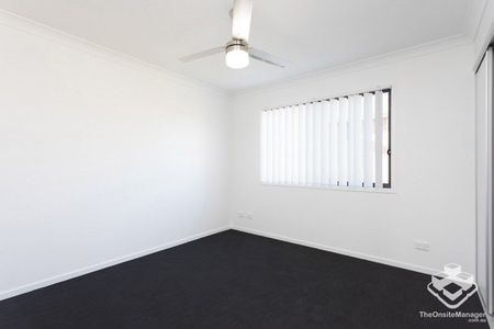 Modern 4 Bed Townhouse - Ducted air conditioning - Photo 2