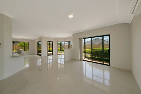 Look No Further&comma; the Perfect Family Home&excl;&excl; - Photo 5