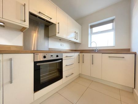 2 bedroom semi-detached house to rent - Photo 3
