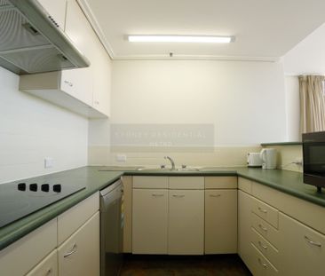 Spacious 2 Bedroom Apartment in Heart of the CBD - Waldorf Building - Photo 1