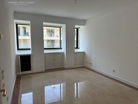 3 room luxury Flat for rent in Lisbon, Portugal - Photo 1