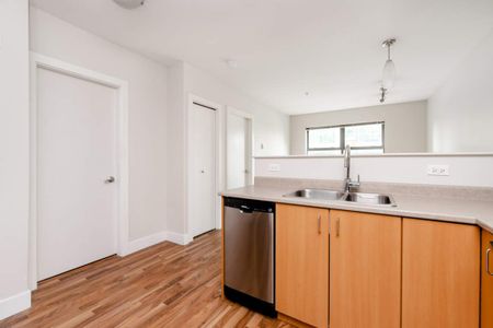 The Churchill - Photo 4