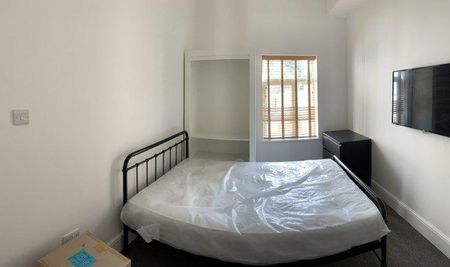 1 bedroom in a house share to rent - Photo 3