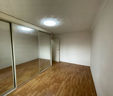 GROUND FLOOR UNIT - PRIME LOCATION! - Photo 4