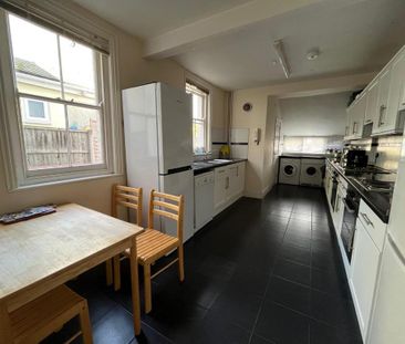 1 bedroom in a house share to rent - Photo 4