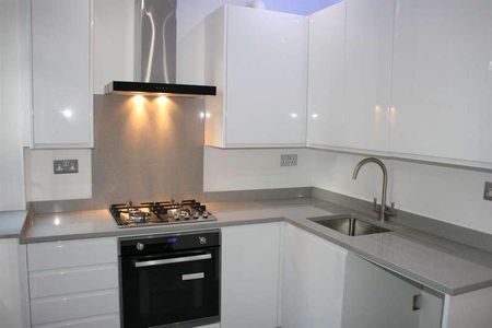 Refurbished And Interior Designed Double Bedroom Ground Floor Maisonette With Garden, NW10 - Photo 4