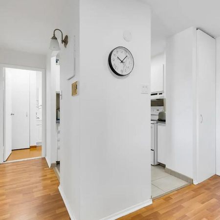 Près des Galeries-d'Anjou, Grand 3 1/2 rénové, ascenseur - Photo 4