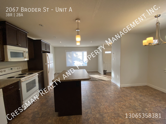 3 Bedroom, 2 Bath UPPER LEVEL - Photo 1