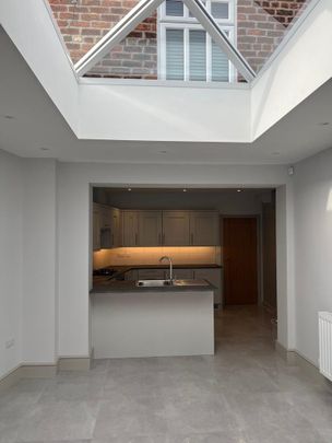 2 bedroom end of terrace house to rent - Photo 1