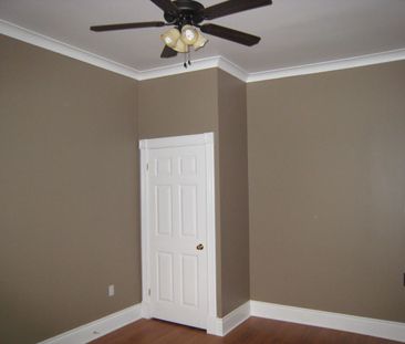 For Lease - 303 Pall Mall Street, London East, Ontario - Photo 2