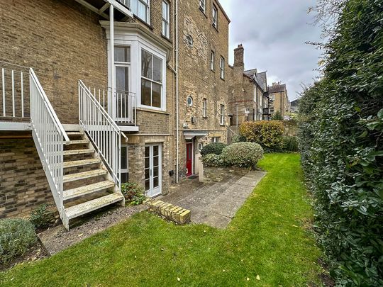 Bateman Street, Cambridge - Photo 1