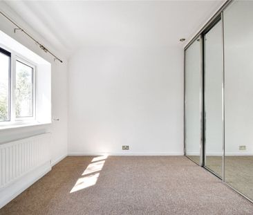 Spacious 1 bedroom maisonette for rent offering excellent access to... - Photo 5