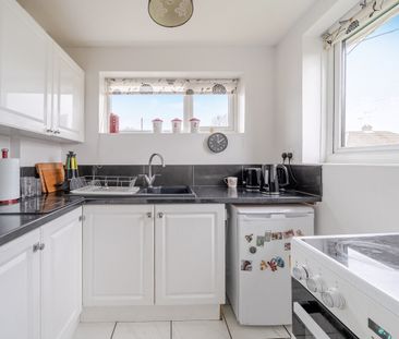 2 bedroom semi-detached bungalow to rent - Photo 6