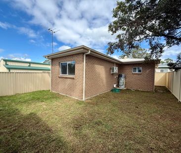 BRAND NEW GRANNY FLAT WITH PRIVATE ACCESS AND CARPORT!! - Photo 2