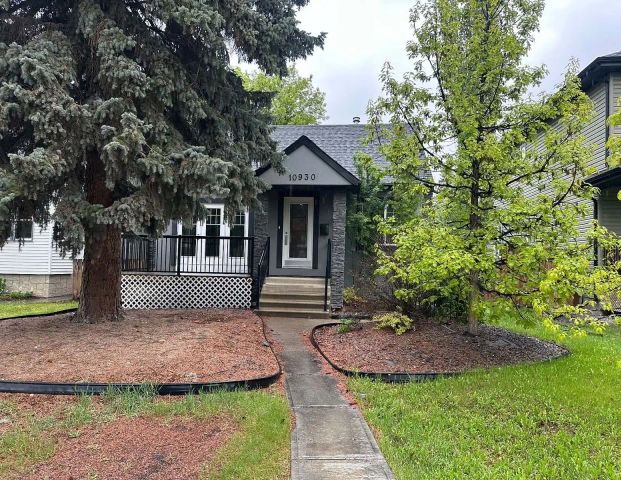 ? ? 4-BEDROOM HOUSE FOR Rent! — 4 Bedrooms Main Floor - Photo 1