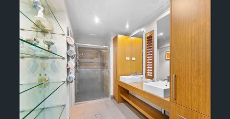 LUXURY LIVING IN A TRANQUIL SETTING - Photo 3