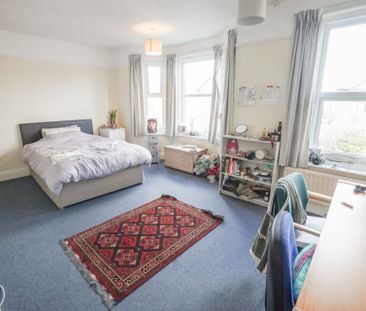 4 Bedroom House To Rent in Charminster - £1,920 pcm Tenancy Info - Photo 3