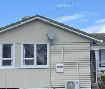 Close to schools and shops - Photo 4