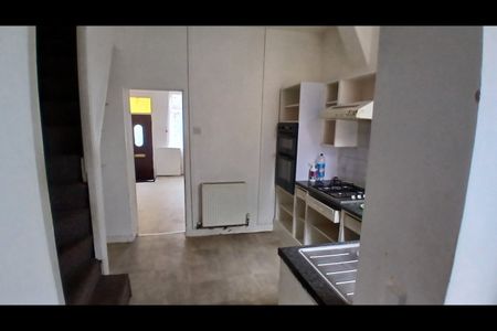 2 Bed Terraced House, Jesmond Road, CV1 - Photo 2