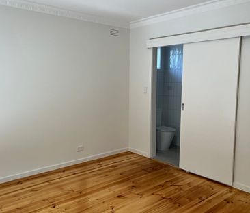 BEAUTIFULLY RENOVATED HOME - HEART OF TULLAMARINE! - Photo 6