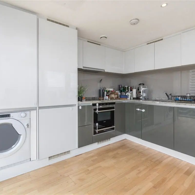 2 bedroom flat in 24 Marsh Wall - Photo 1