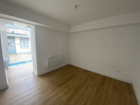 APPARTEMENT F1 BIS MEUBLÉ AVEC COURETTE - QUARTIER SAINT PIERRE - Photo 4