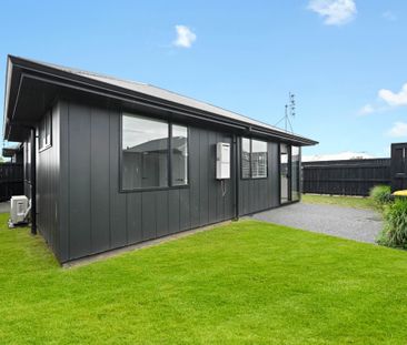 Enjoy the convenience of low-maintenance living in this near-new, s... - Photo 4